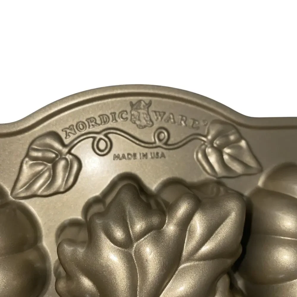 Williams Sonoma Gold Mini Cake Pan Acorn Leaf Fall Bakeware Nonstick Mold